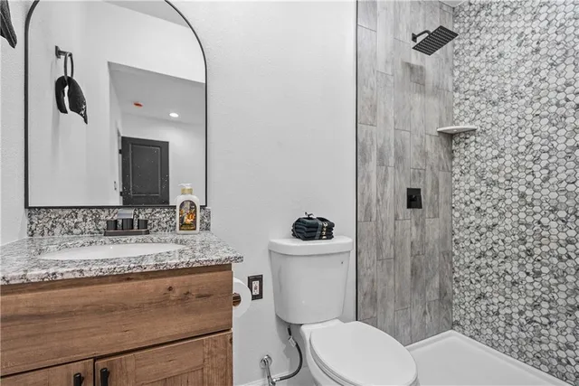 $219,500 | 3025 Walrond Avenue, Kansas City, MO 64128