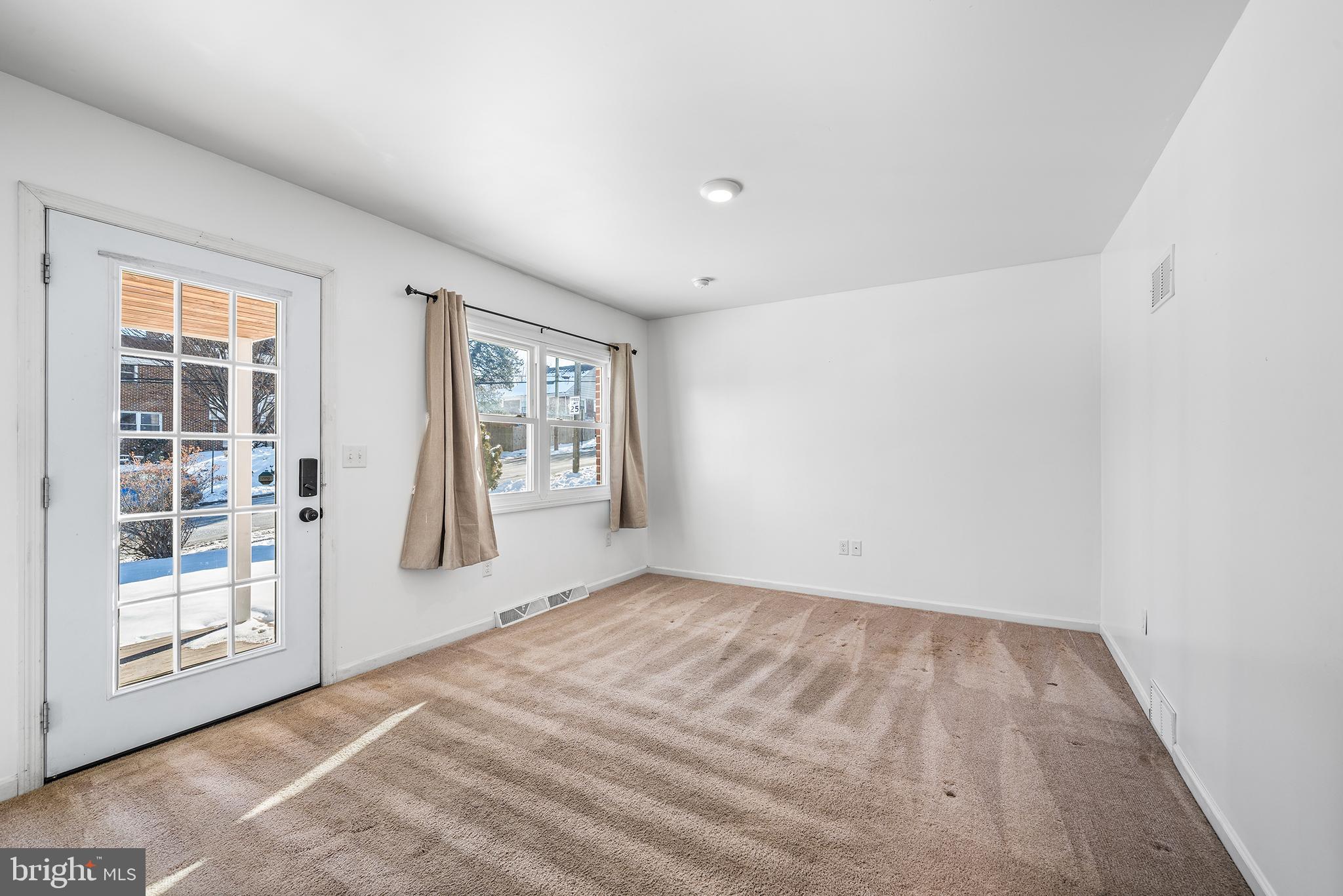 833 Wabank Street Lancaster, PA 17603 - Photo 4 of 25