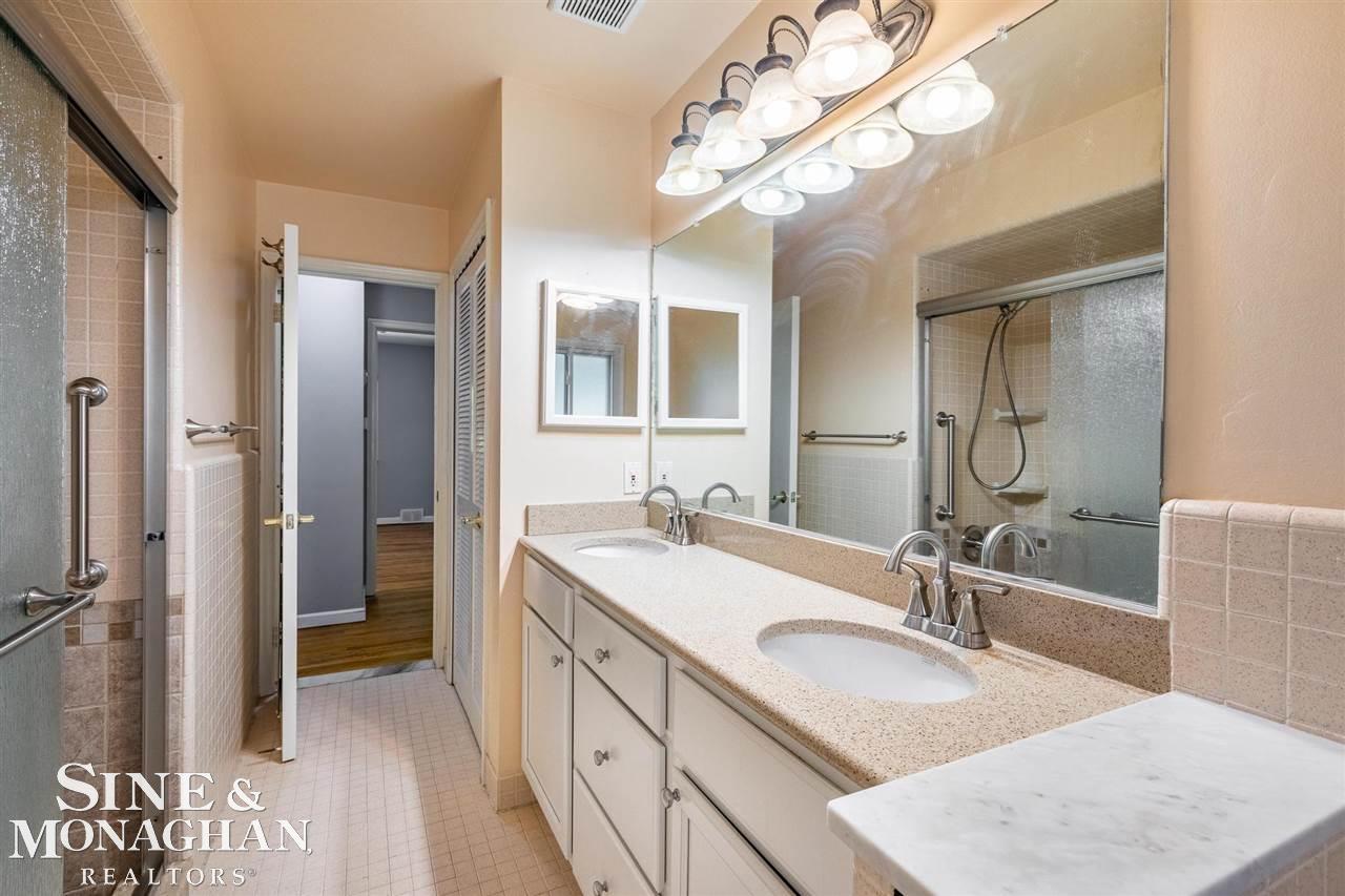 988 Canterbury Road Grosse Pointe Woods, MI 48236 - Photo 13 of 25