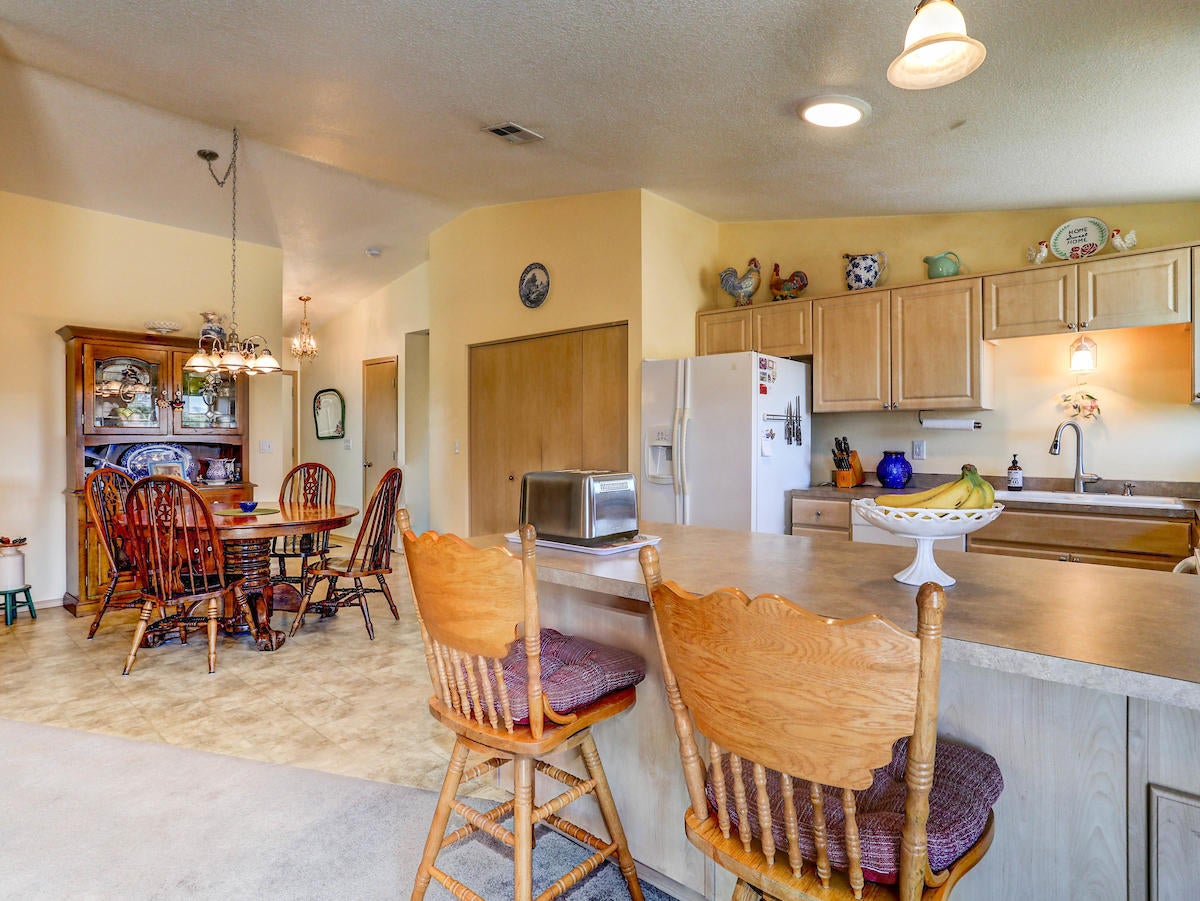 7000 Downing Road Central Point, OR 97502 - Photo 9 of 42 8