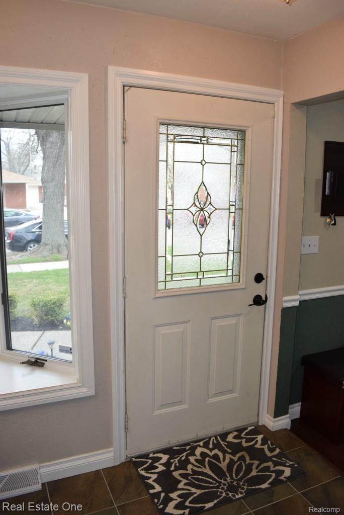 3902 Mark Orr Road Royal Oak, MI 48073 - Photo 40 of 47 3902 Mark Orr 071.jpg