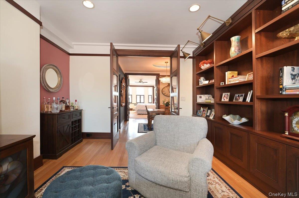 8 Barstow Road, Unit 7C Great Neck, NY 11021 - Photo 4 of 39 Living Room