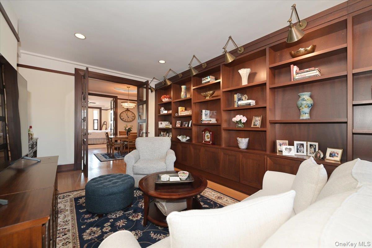 8 Barstow Road, Unit 7C Great Neck, NY 11021 - Photo 6 of 39 Living Room