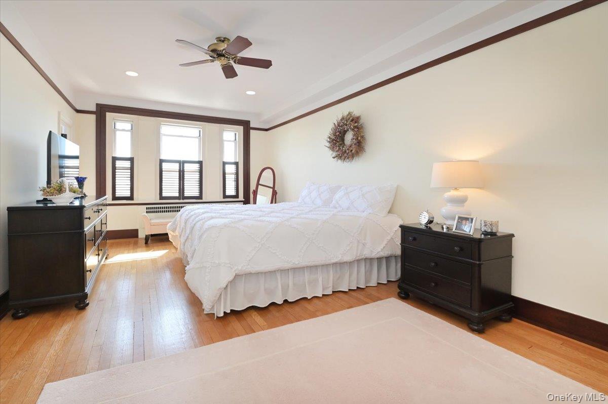 8 Barstow Road, Unit 7C Great Neck, NY 11021 - Photo 9 of 39 Bedroom