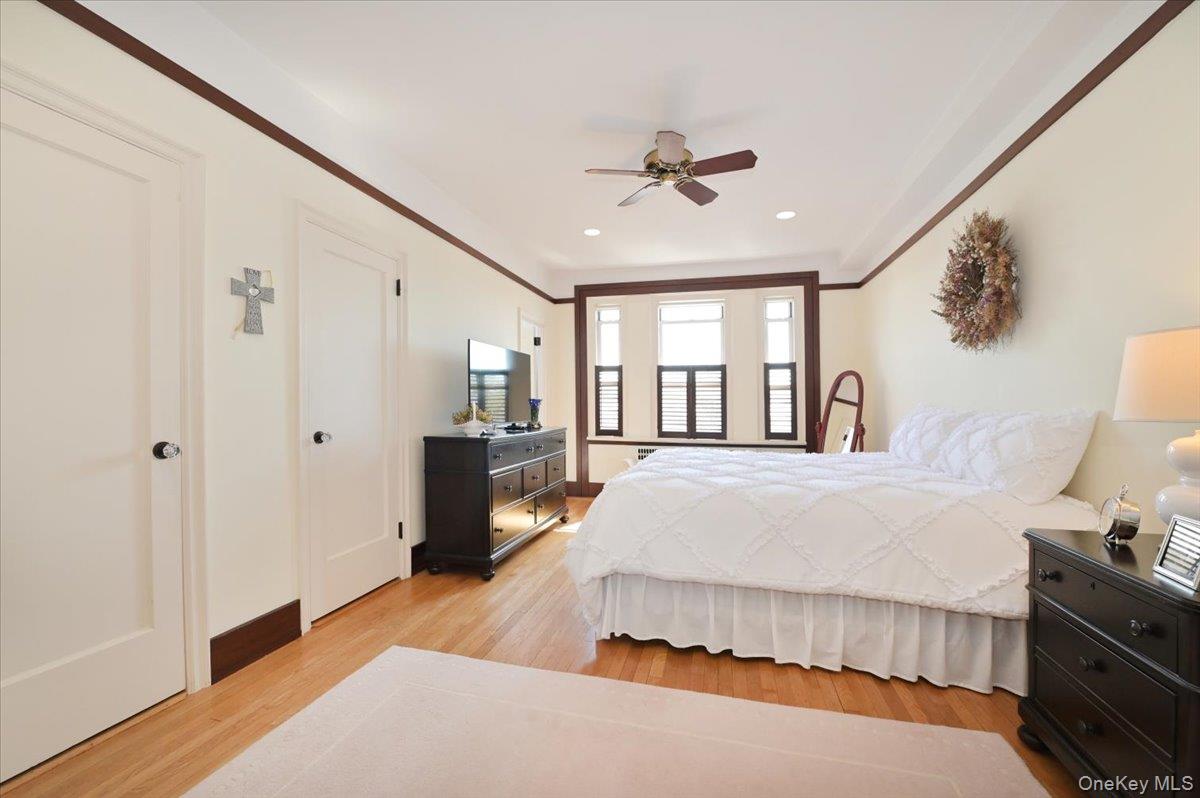 8 Barstow Road, Unit 7C Great Neck, NY 11021 - Photo 10 of 39 Bedroom