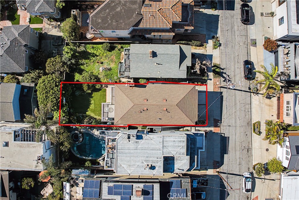 628 13th Street Manhattan Beach, CA 90266 - Photo 33 of 36 an aerial view of multiple houses with outdoor space