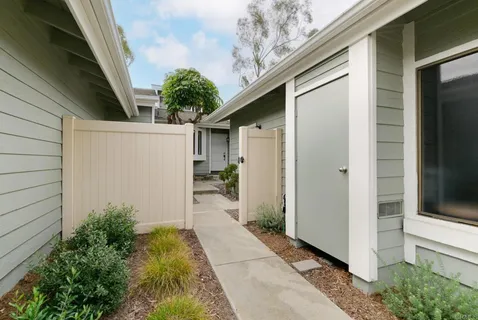 $700,000 | 1065 Brewley Lane, Vista, CA 92081