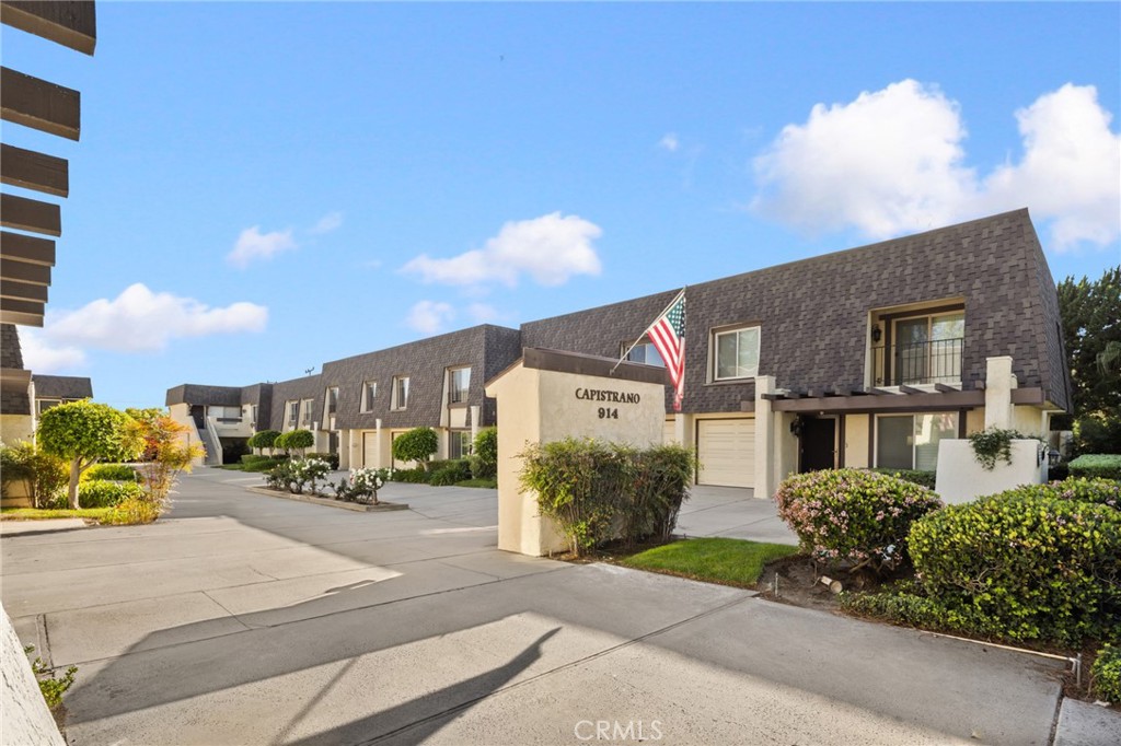914 Fairview Avenue, Unit 13 Arcadia, CA 91007 - Photo 4 of 39 a view of multiple houses with a street