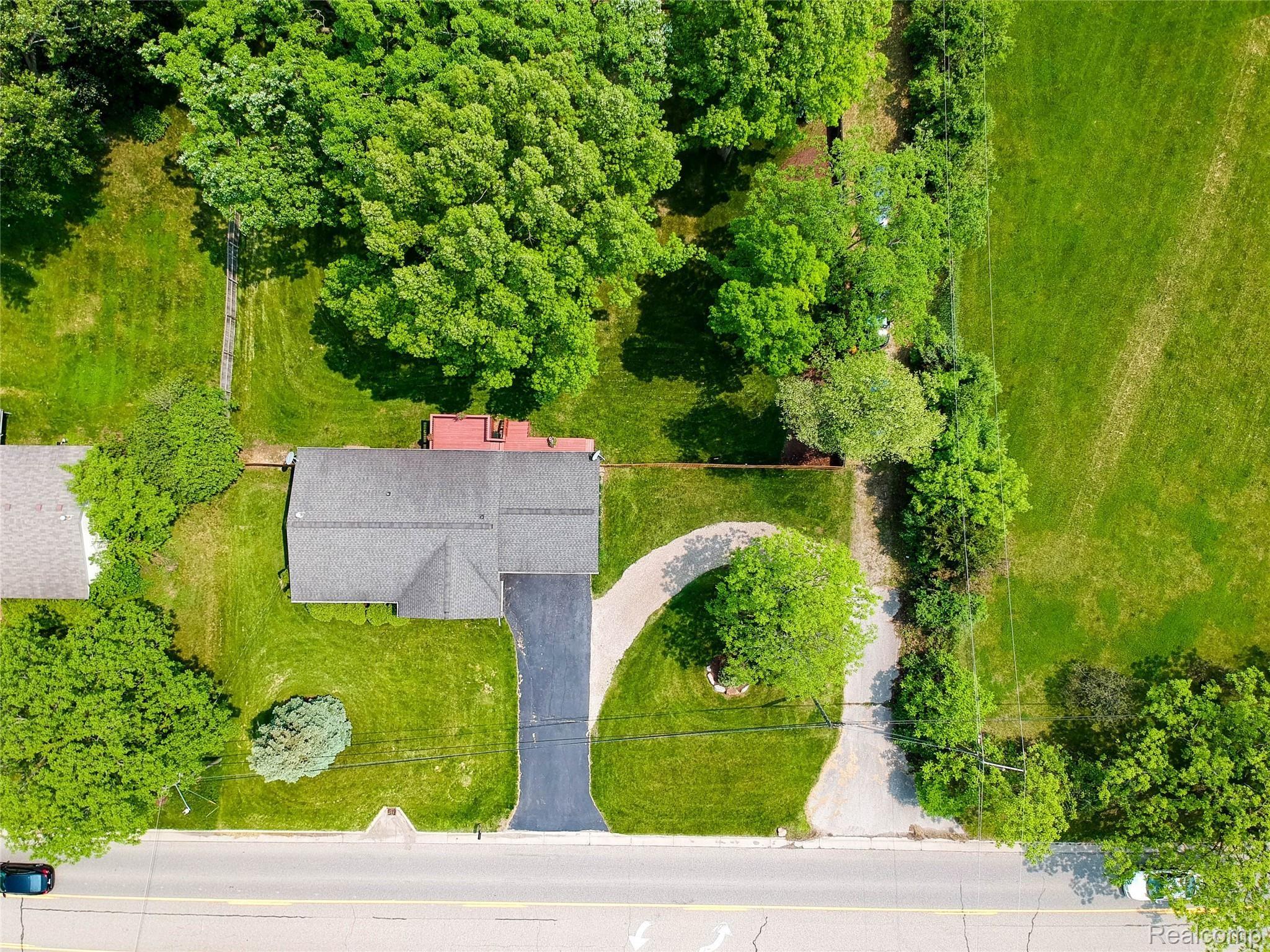646 Decker Road Walled Lake, MI 48390 - Photo 32 of 39 36.Drone