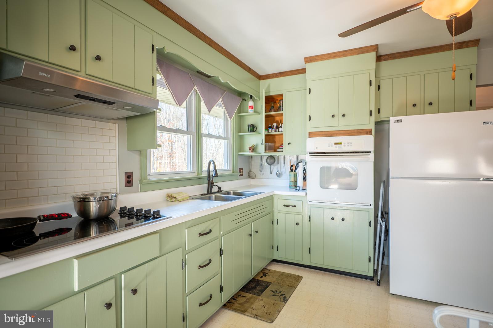 111 Midway Road Phoenixville, PA 19460 - Photo 30 of 77 Kitchen