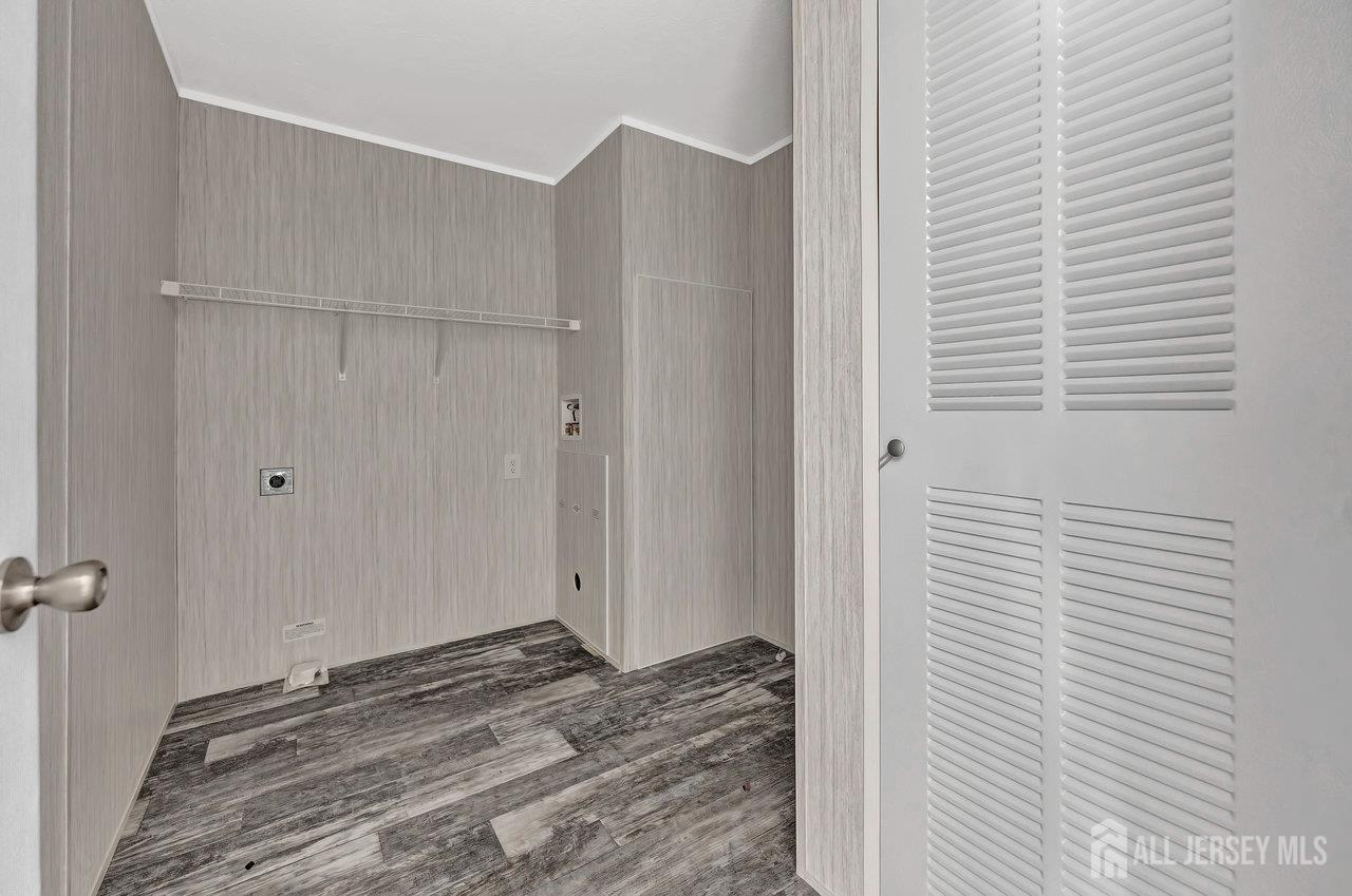 2505 Woodbridge Avenue, Unit 19L Edison, NJ 08817 - Photo 7 of 8 a view of a bedroom