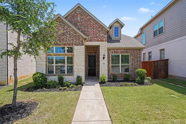 $450,000 | 726 Village Green Drive, Argyle, TX 76226