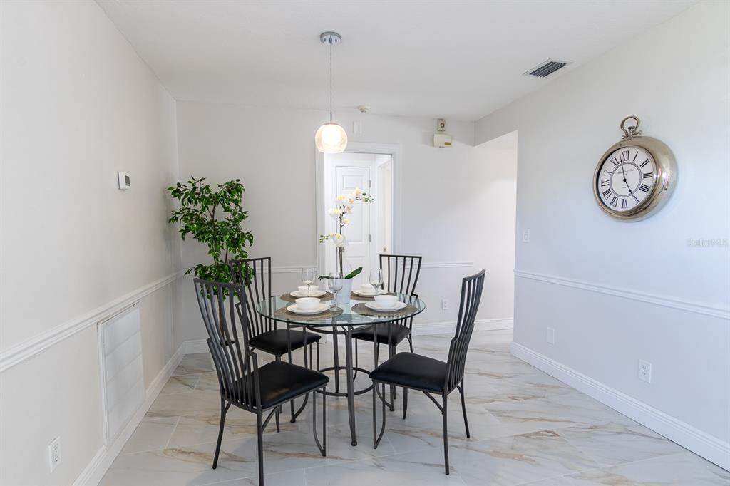 3338 Roslyn Road Venice, FL 34293 - Photo 6 of 31 Gallery Image 6