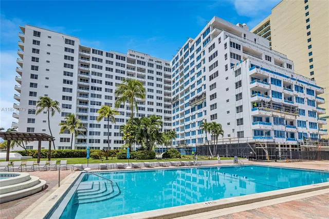 $3,500 | 5005 Collins Avenue, Unit 616, Miami Beach, FL 33140