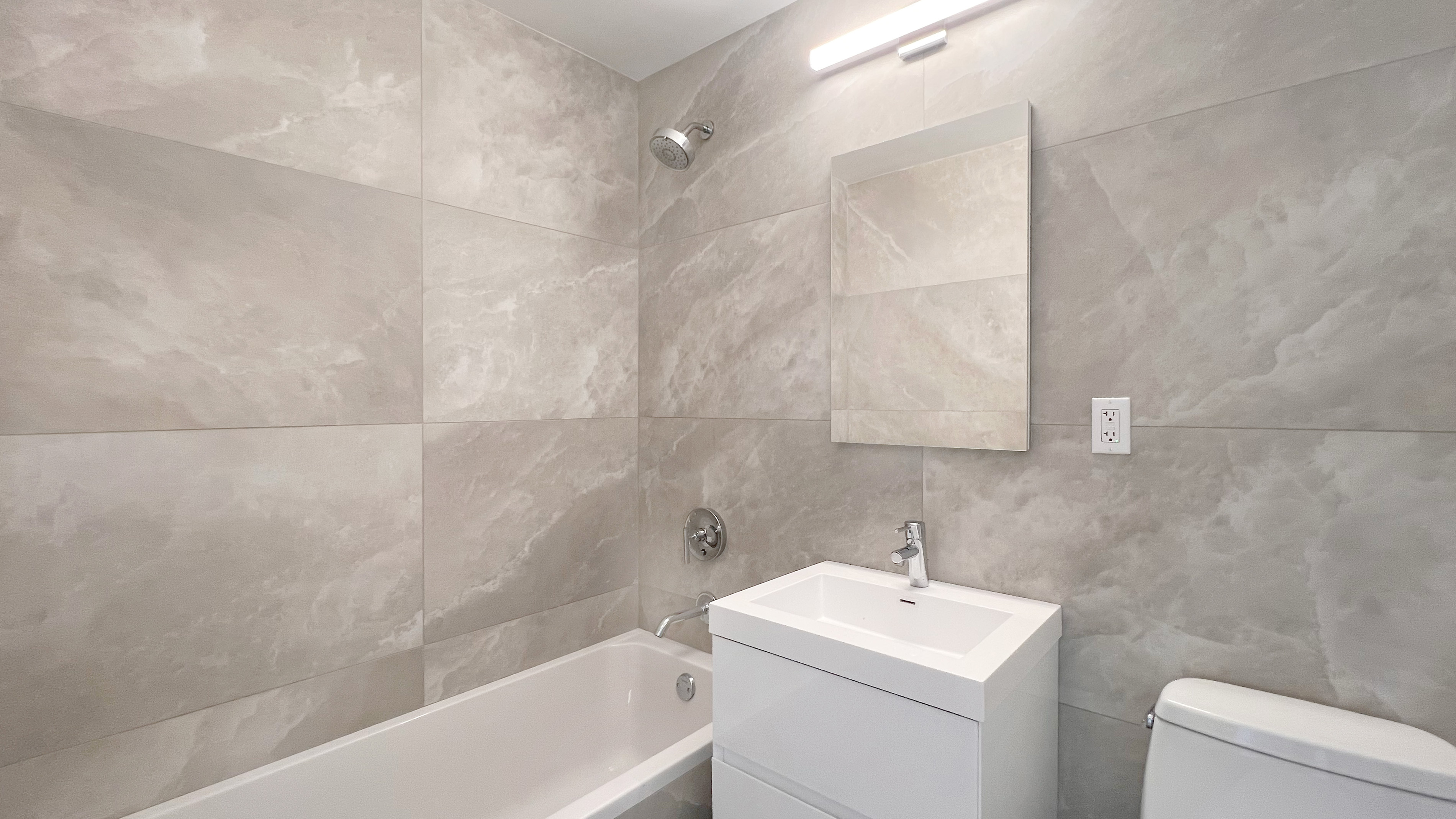 555 Main Street, Unit 806 Manhattan, NY 10044 - Photo 7 of 17