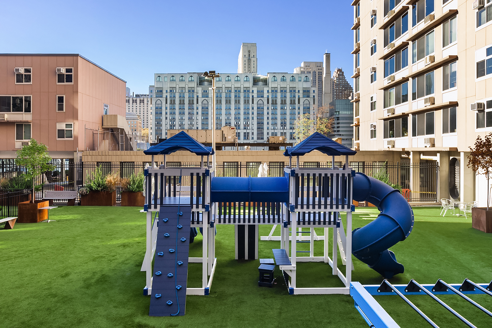 555 Main Street, Unit 806 Manhattan, NY 10044 - Photo 8 of 17