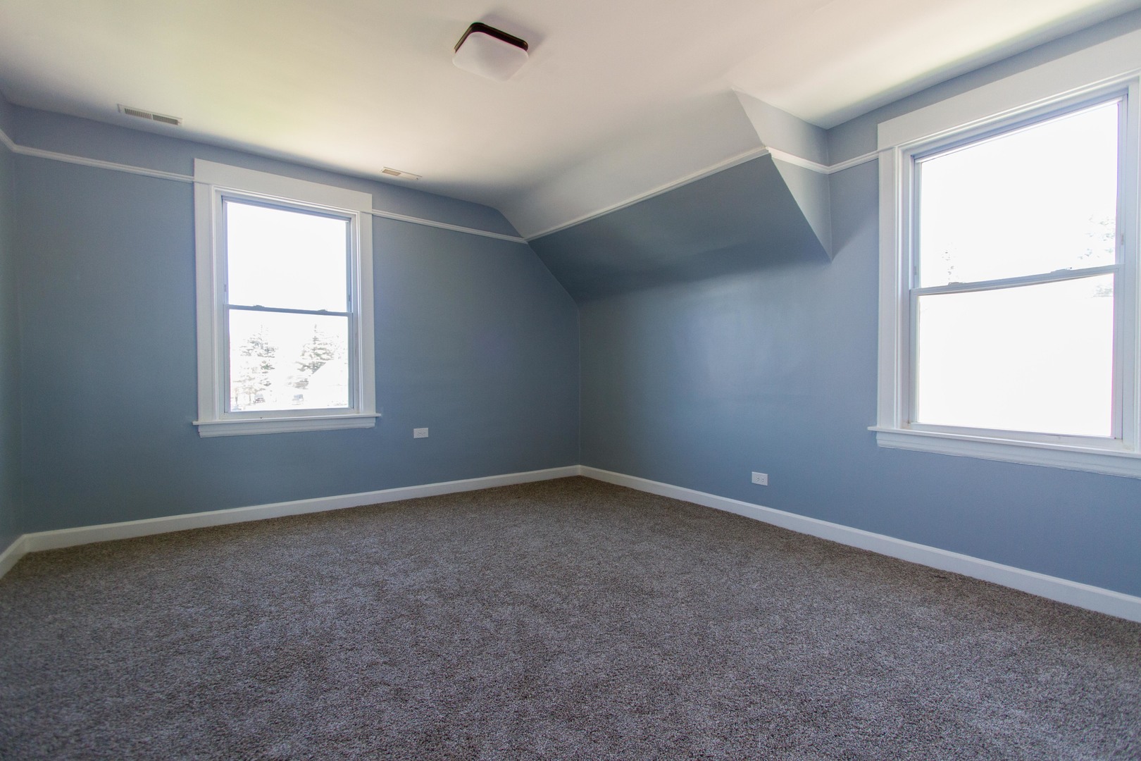 6519 28th Street Berwyn, IL 60402 - Photo 14 of 28 an empty room with a window