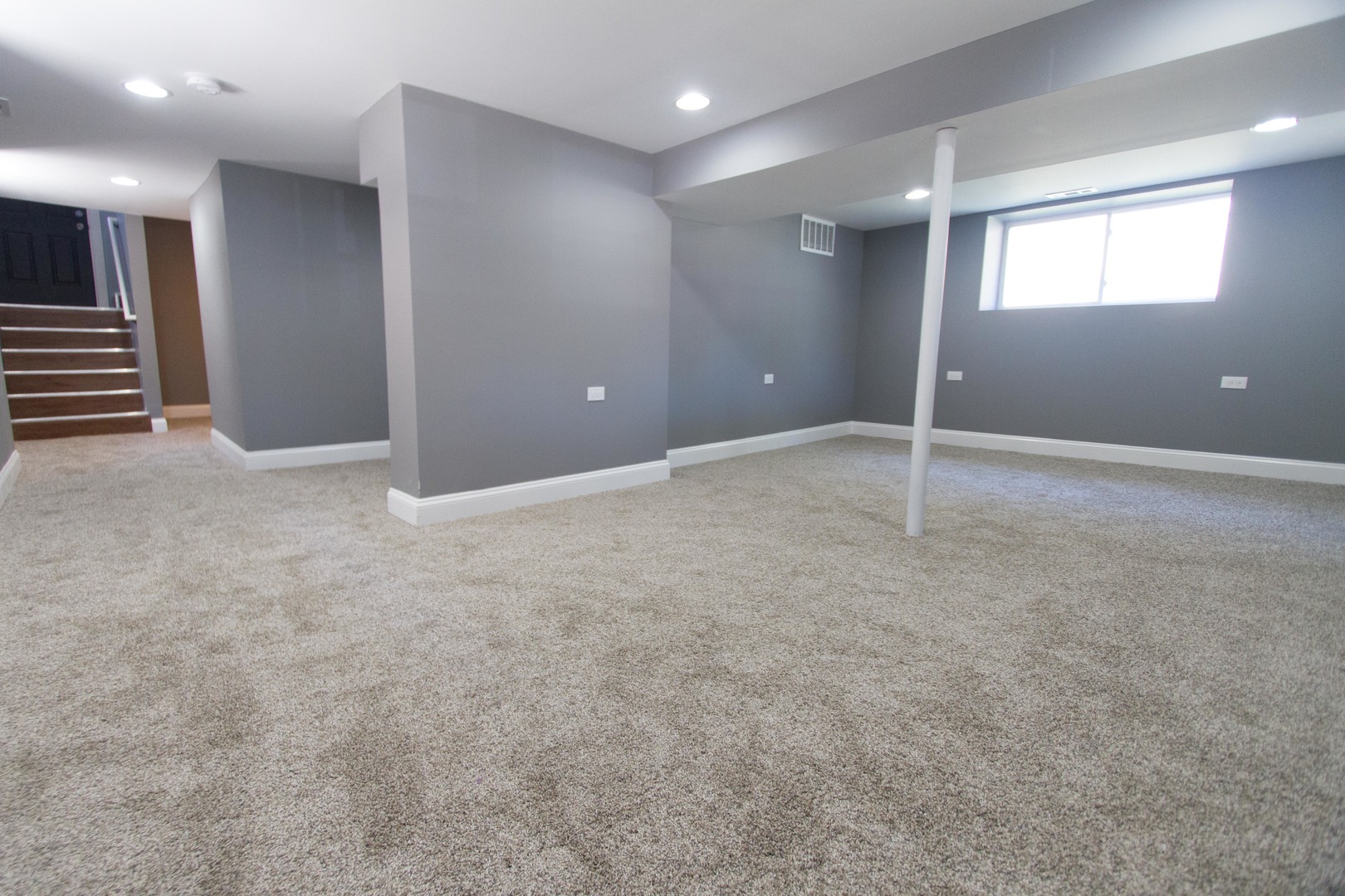 6519 28th Street Berwyn, IL 60402 - Photo 24 of 28 an empty room with windows and pillars in it