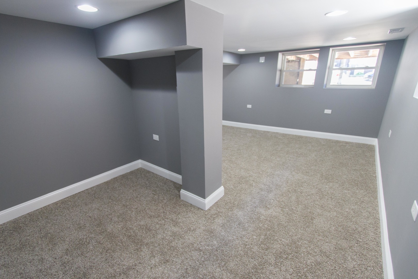 6519 28th Street Berwyn, IL 60402 - Photo 25 of 28 en empty room with windows