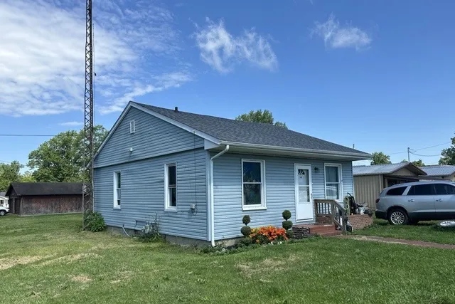 $39,900 | 415 South Park Street, Sesser, IL 62884