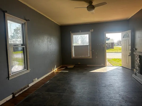 $35,900 | 415 South Park Street, Sesser, IL 62884