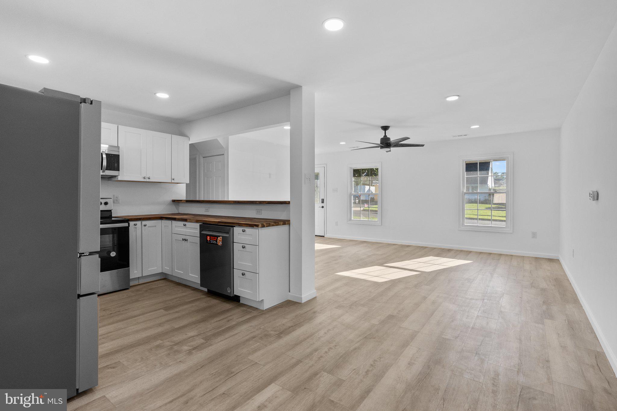 11 Honey Locust Road Levittown, PA 19056 - Photo 11 of 49 Gallery Image 11