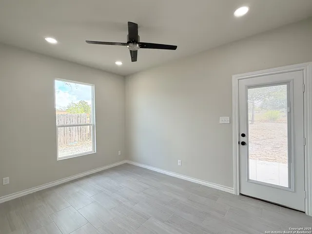 $1,100 | 3274 Interstate 35, Unit 2, Natalia, TX 78059