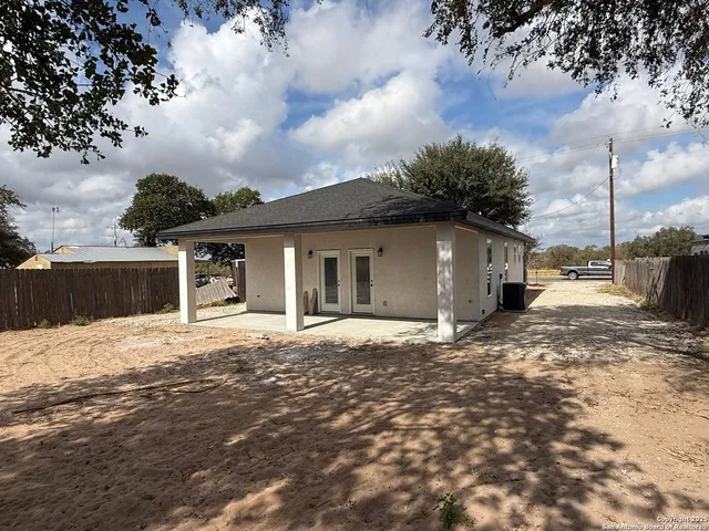 $1,100 | 3274 Interstate 35, Unit 2, Natalia, TX 78059