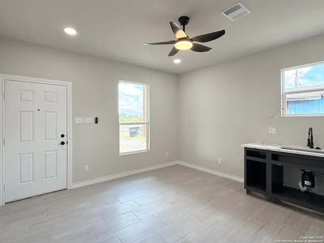 $1,100 | 3274 Interstate 35, Unit 2, Natalia, TX 78059