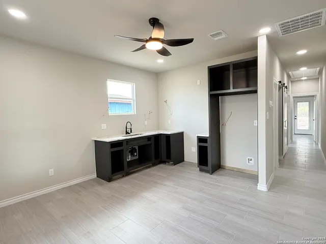 $1,100 | 3274 Interstate 35, Unit 2, Natalia, TX 78059