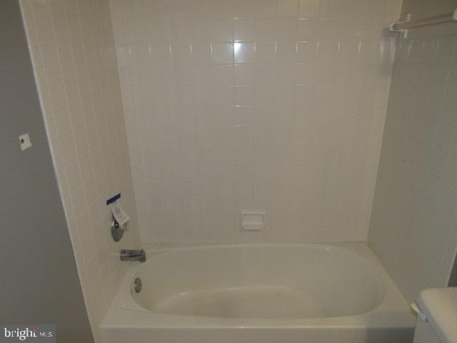 2518 Five Shillings Road Frederick, MD 21701 - Photo 21 of 28 Hallway Full Bath