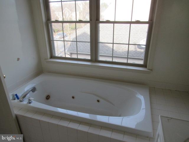 2518 Five Shillings Road Frederick, MD 21701 - Photo 25 of 28 Jacuzzi Tub in Master Bathroom.