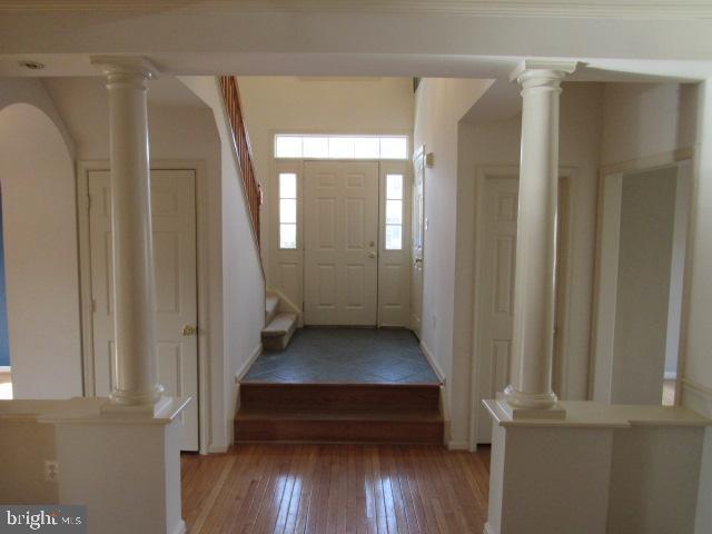 2518 Five Shillings Road Frederick, MD 21701 - Photo 8 of 28 Main Entrance Tiled 2 story Foyer
