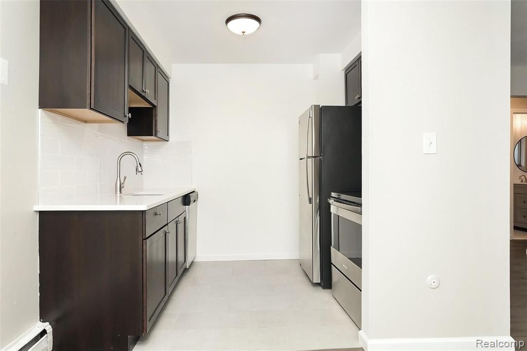 3350 Greenfield Road, Unit 17 Royal Oak, MI 48073 - Photo 8 of 19