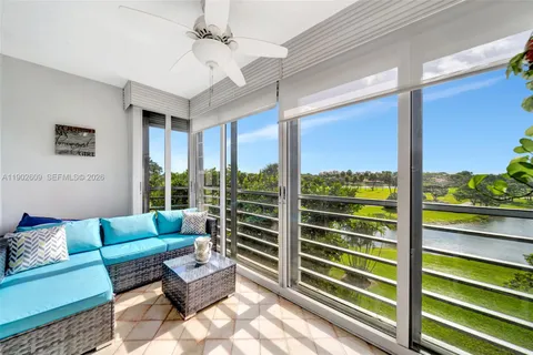 $299,000 | 3980 Oaks Clubhouse Drive, Unit 409, Pompano Beach, FL 33069