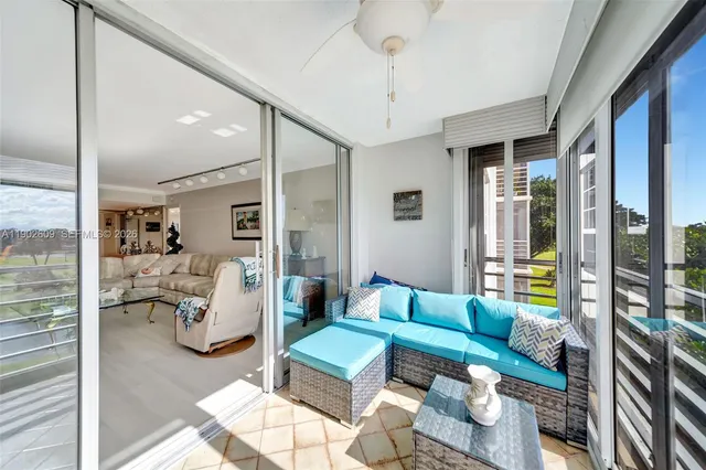 $294,999 | 3980 Oaks Clubhouse Drive, Unit 409, Pompano Beach, FL 33069