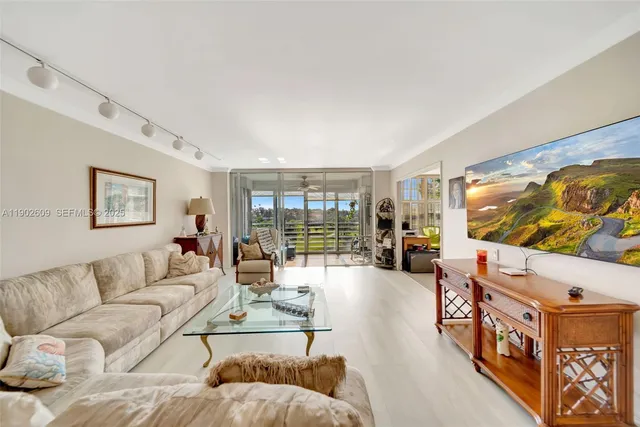 $299,000 | 3980 Oaks Clubhouse Drive, Unit 409, Pompano Beach, FL 33069