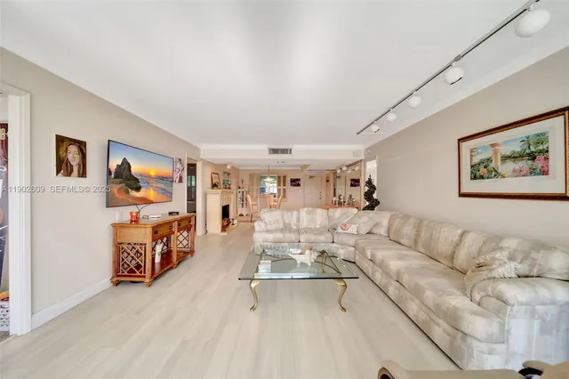 $299,000 | 3980 Oaks Clubhouse Drive, Unit 409, Pompano Beach, FL 33069