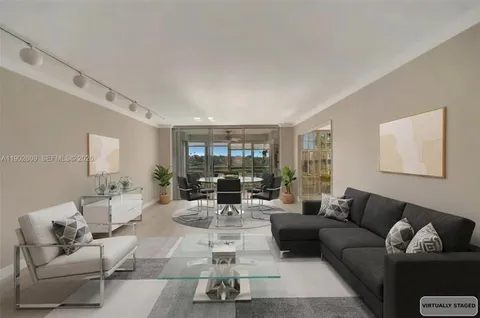 $289,000 | 3980 Oaks Clubhouse Drive, Unit 409, Pompano Beach, FL 33069