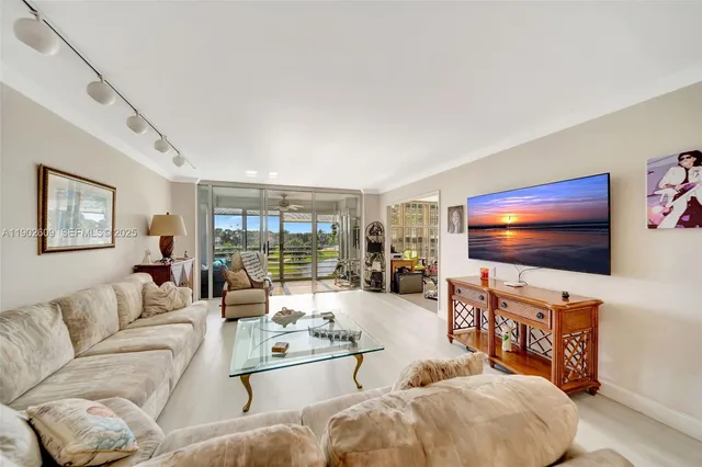 $299,000 | 3980 Oaks Clubhouse Drive, Unit 409, Pompano Beach, FL 33069