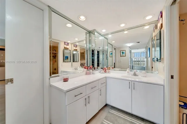 $294,999 | 3980 Oaks Clubhouse Drive, Unit 409, Pompano Beach, FL 33069