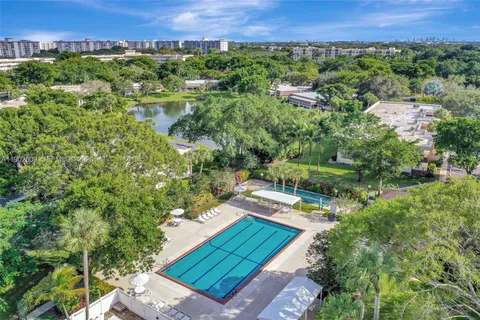 $289,000 | 3980 Oaks Clubhouse Drive, Unit 409, Pompano Beach, FL 33069