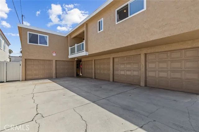 209 13th Street, Unit D Huntington Beach, CA 92648 - Photo 24 of 34 a view of a garage