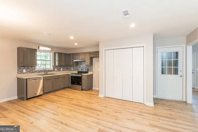 $2,085 | 2223 Papp Drive, Gainesville, GA 30506