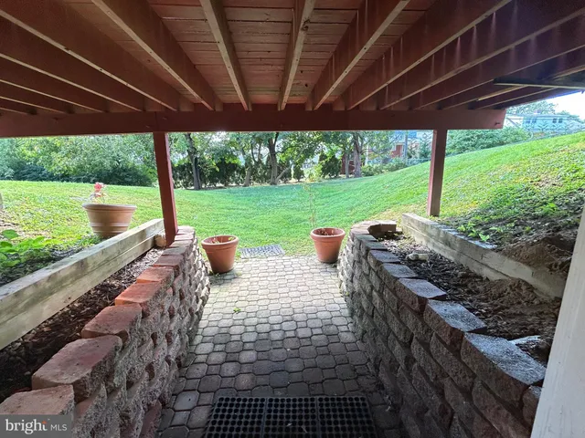 a view of a back yard of the house