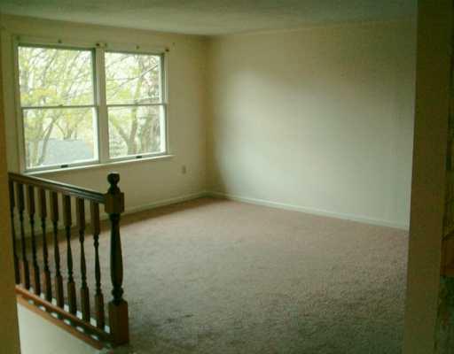 101 Ridgeview Avenue Canonsburg, PA 15317 - Photo 3 of 7 Living Room.
