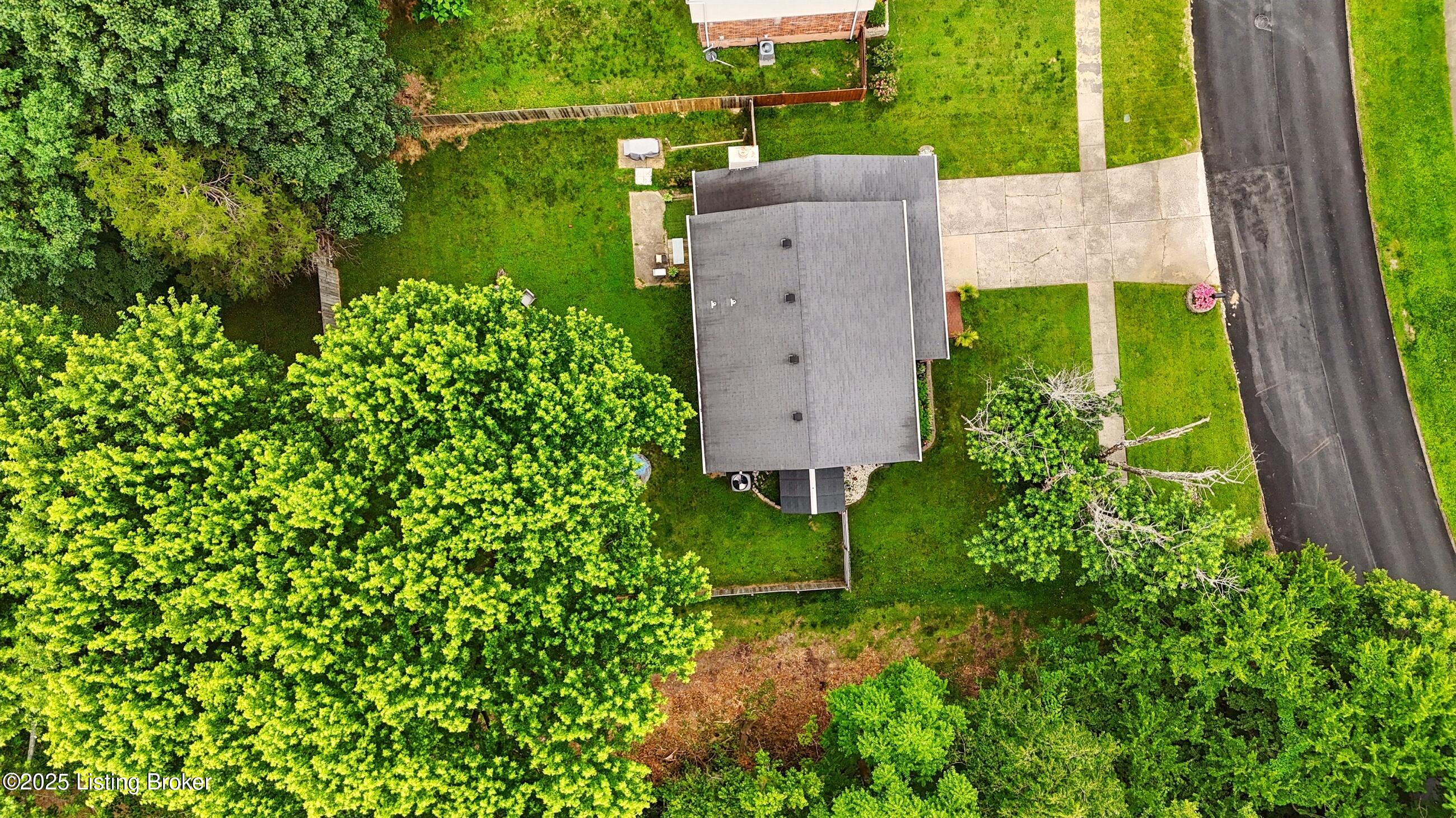 6301 Mandeville Road Louisville, KY 40228 - Photo 41 of 48 48_6301mandeville_louisvillerealestateme