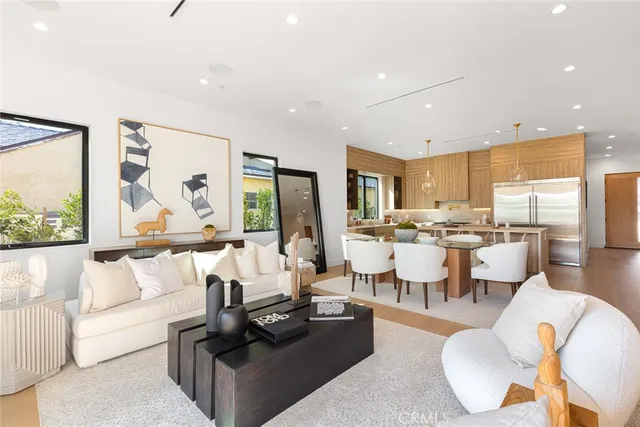 $15,500 | 11954 Collins Street, Valley Village, CA 91607