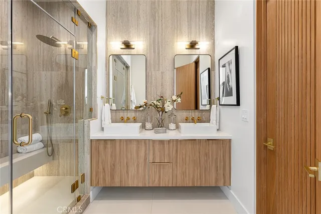 $15,500 | 11954 Collins Street, Valley Village, CA 91607