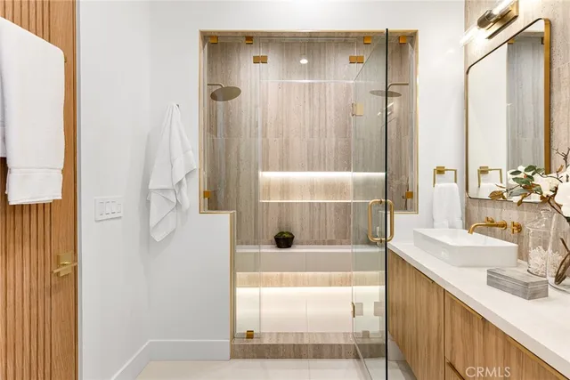 $15,500 | 11954 Collins Street, Valley Village, CA 91607